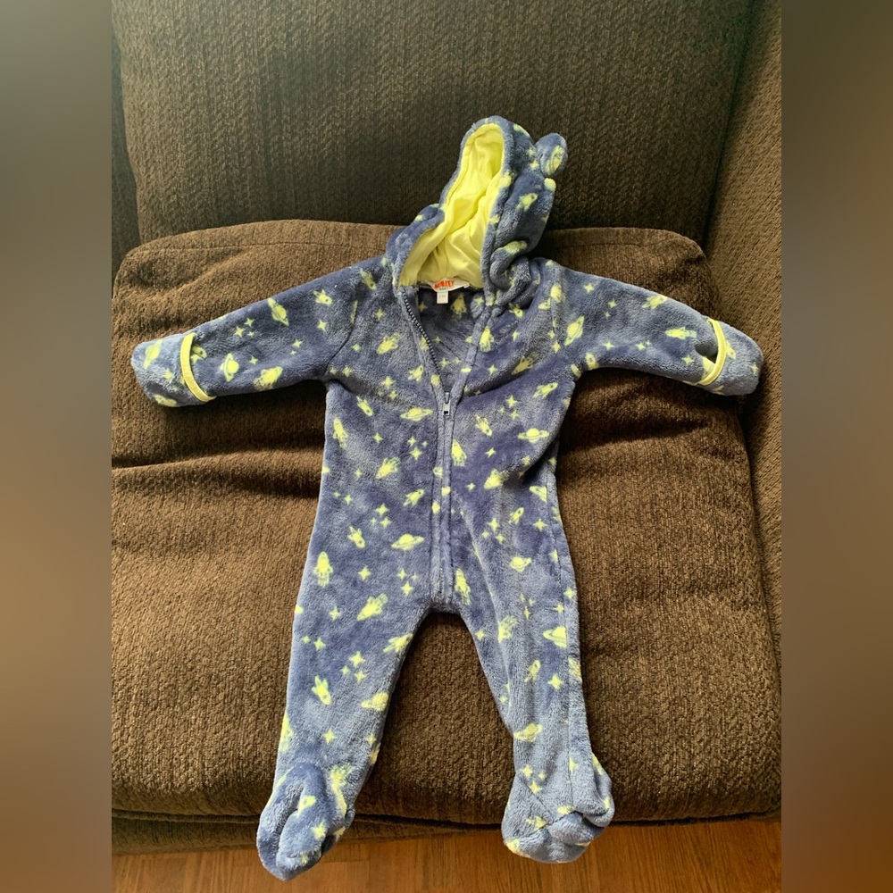 Size 6-9month - glow in the dark - fleece onesie